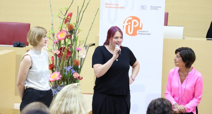 Johannah Illgner & Kristina Scheuermann beim "Frauen in Parlamente"-Kongress im Bayerischen Landtag